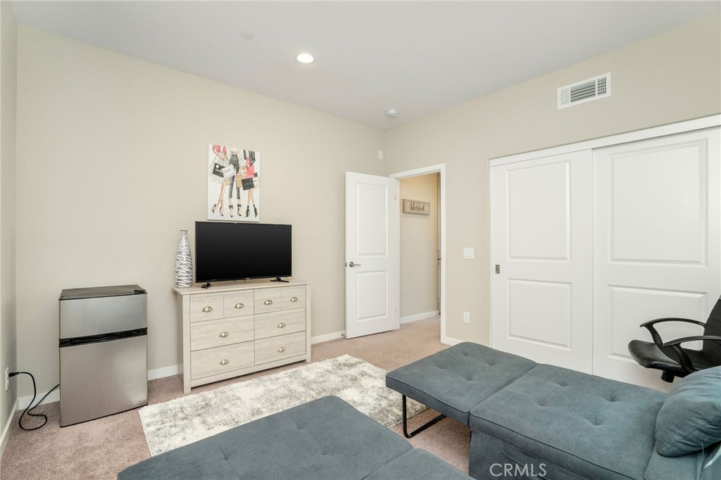 28511 Sparrow Way Saugus, CA 91350 - Photo 28 of 46