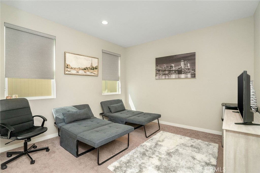 28511 Sparrow Way Saugus, CA 91350 - Photo 29 of 46