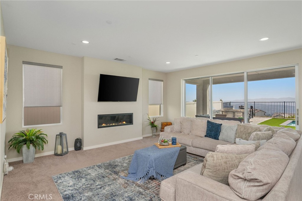 28511 Sparrow Way Saugus, CA 91350 - Photo 6 of 46