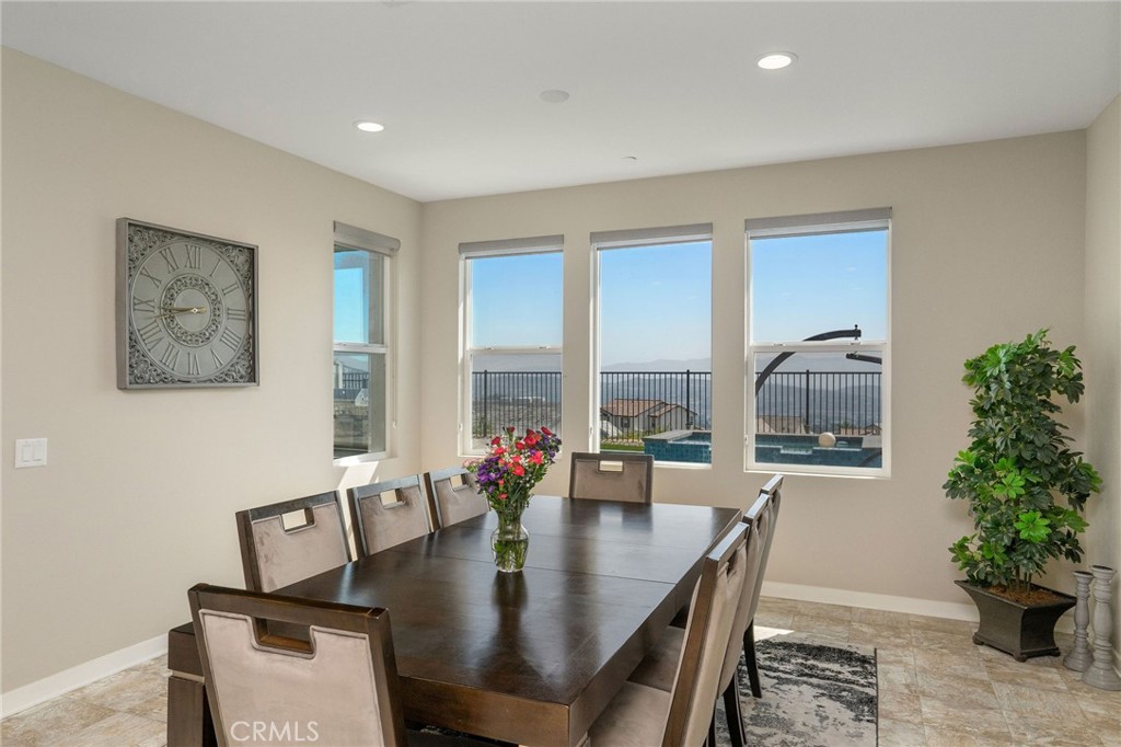 28511 Sparrow Way Saugus, CA 91350 - Photo 10 of 46