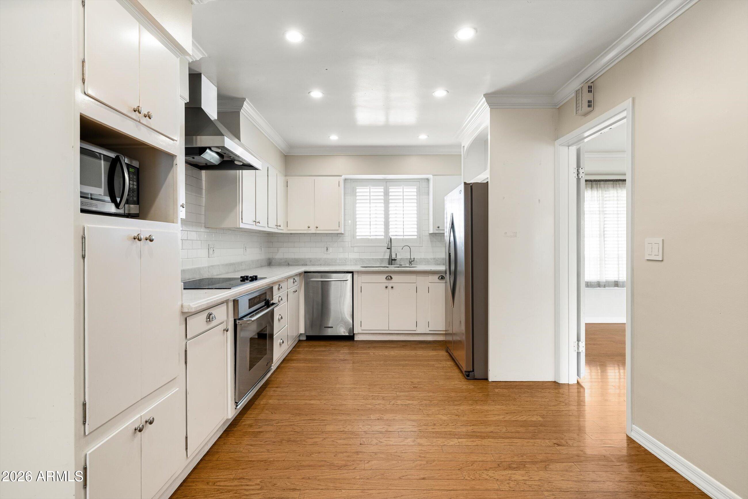 3421 East Camelback Road Phoenix, AZ 85018 - Photo 9 of 22 Kitchen