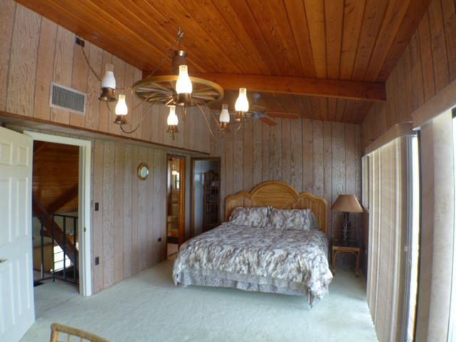 1209 Mockingbird Road Key Largo, FL 33037 - Photo 16 of 25 Master bedroom with sitting area
