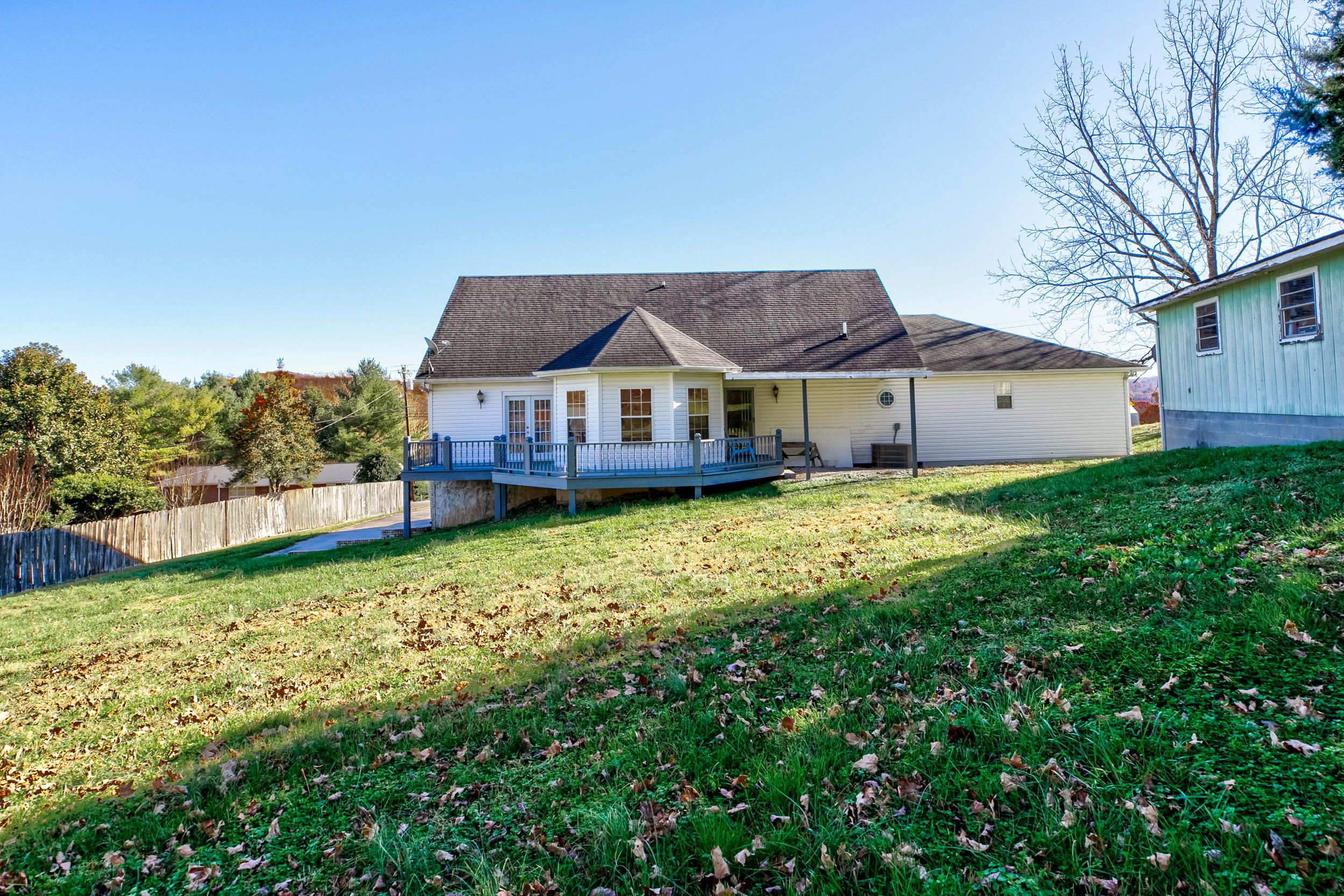 1706 Loop Road La Follette, TN 37766 - Photo 29 of 34 Back of House