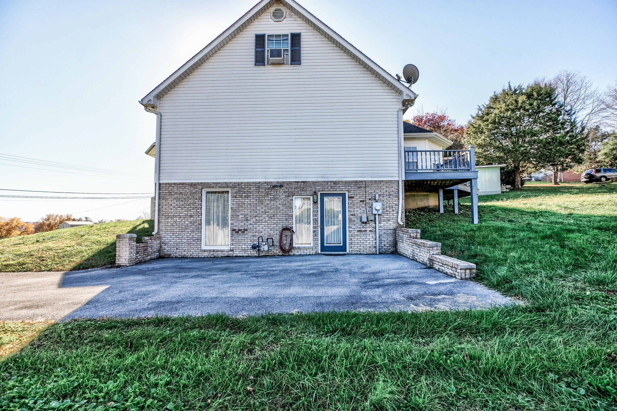 1706 Loop Road La Follette, TN 37766 - Photo 30 of 34 Side