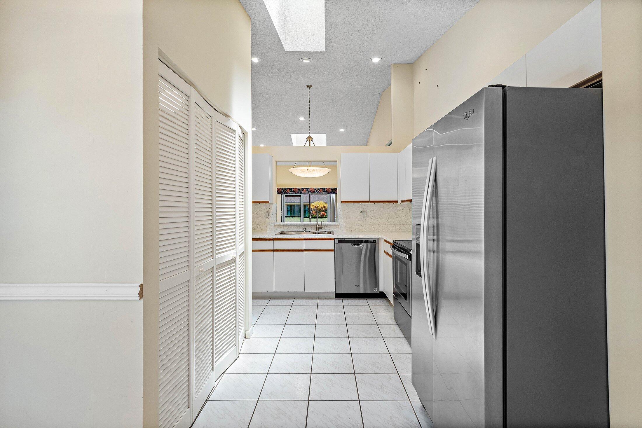 8302 Summersong Terrace, Unit A Boca Raton, FL 33496 - Photo 11 of 43 KITCHEN