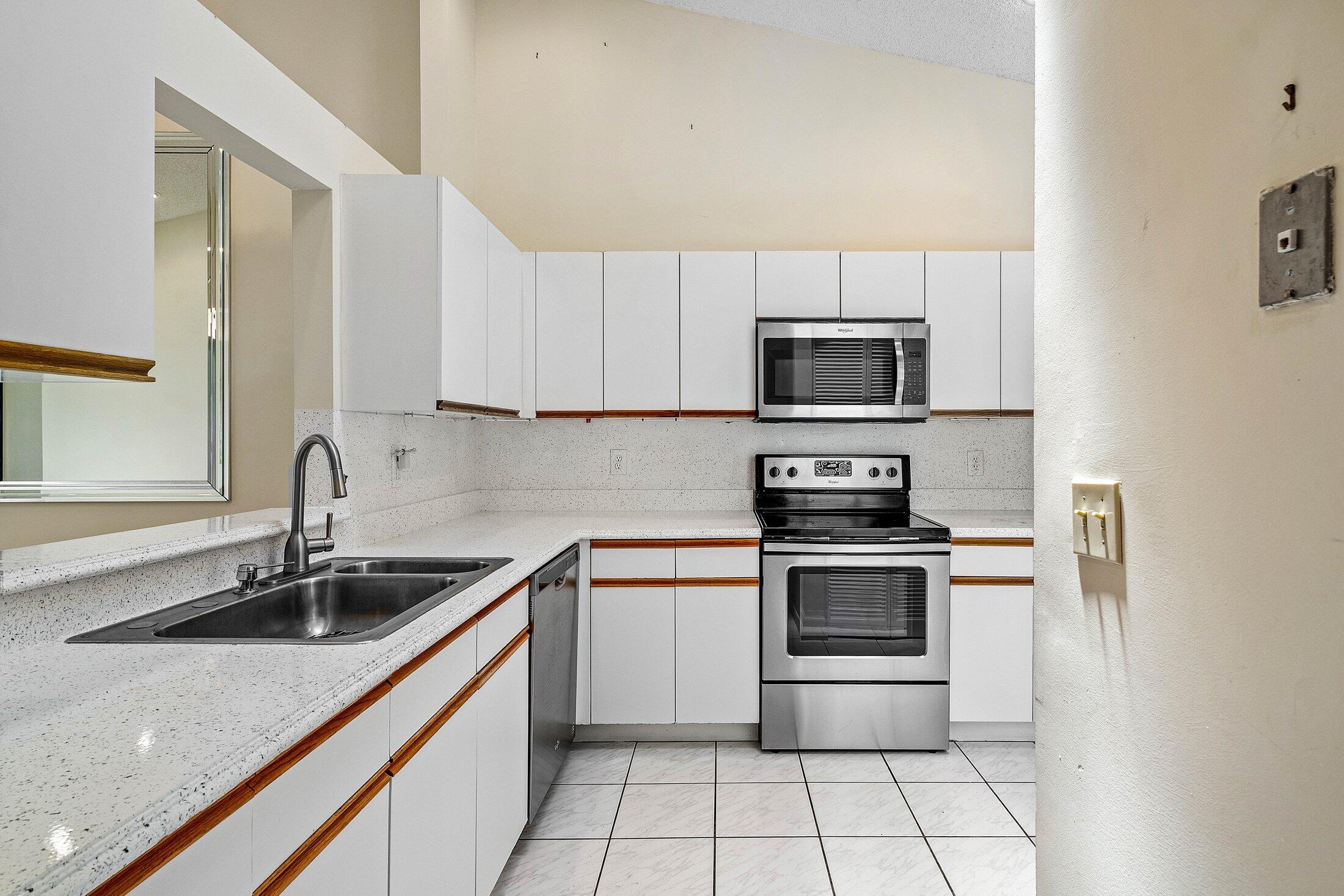 8302 Summersong Terrace, Unit A Boca Raton, FL 33496 - Photo 8 of 43 KITCHEN