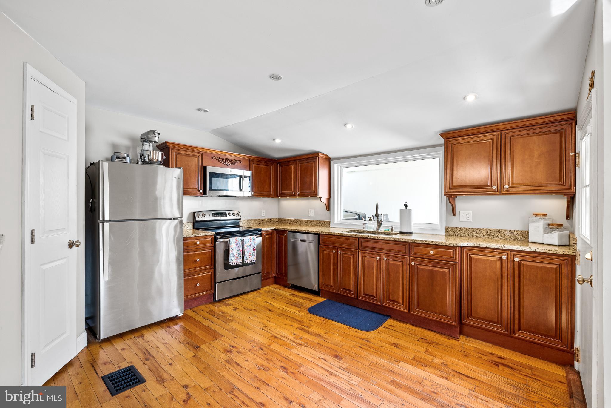 430 Roxborough Avenue Philadelphia, PA 19128 - Photo 10 of 29