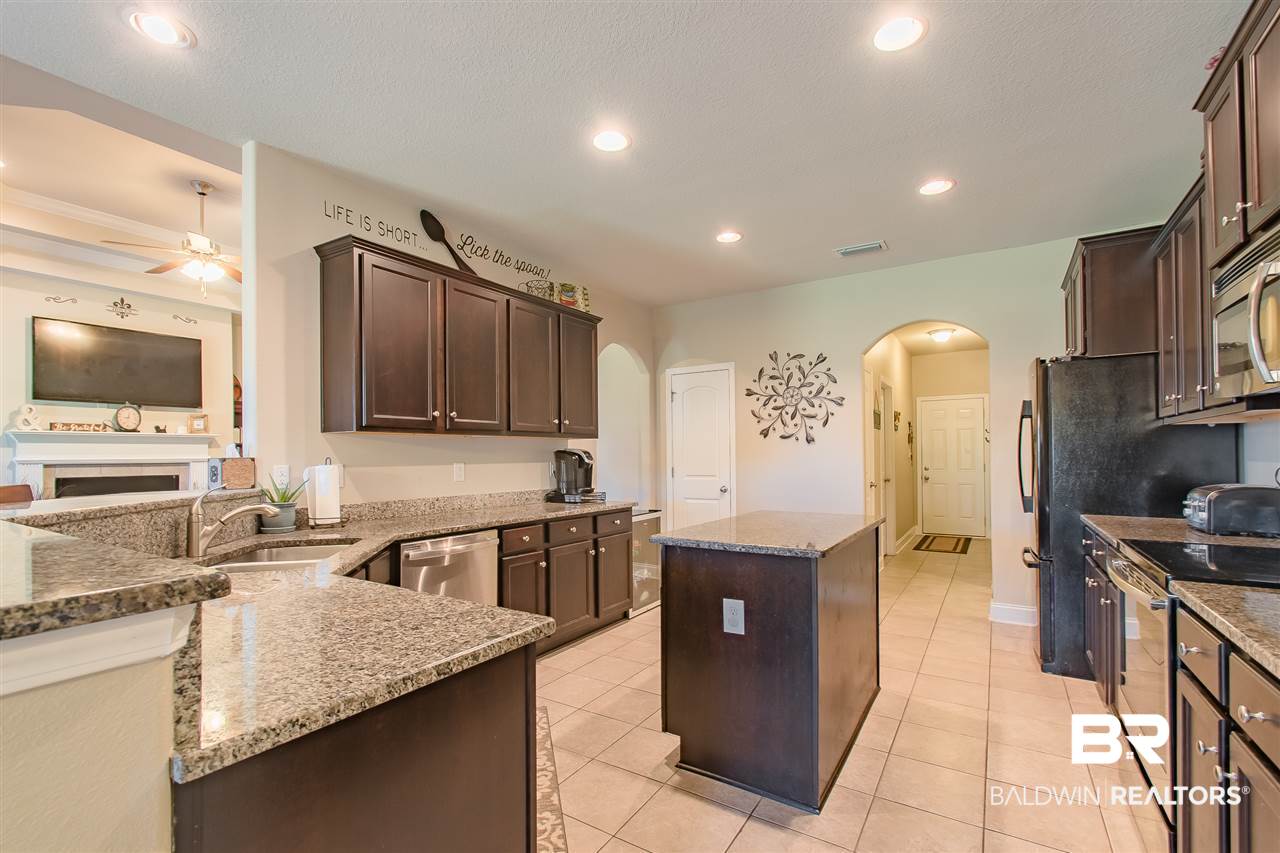 11920 Alabaster Drive Daphne, AL 36526 - Photo 15 of 38 Island Counter/Granite