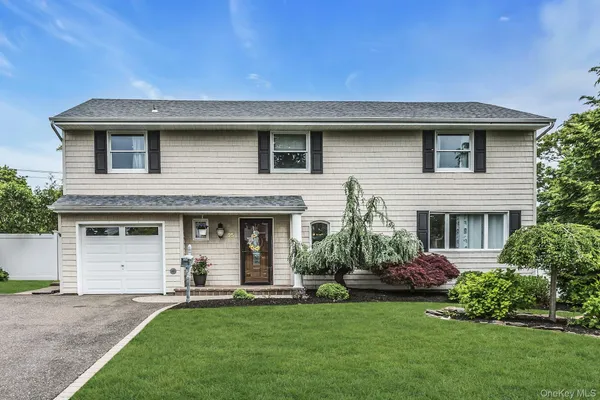 $749,000 | 95 Rumford Road, Kings Park, NY 11754