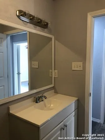 $1,675 | 511 East Sayers Avenue, San Antonio, TX 78214