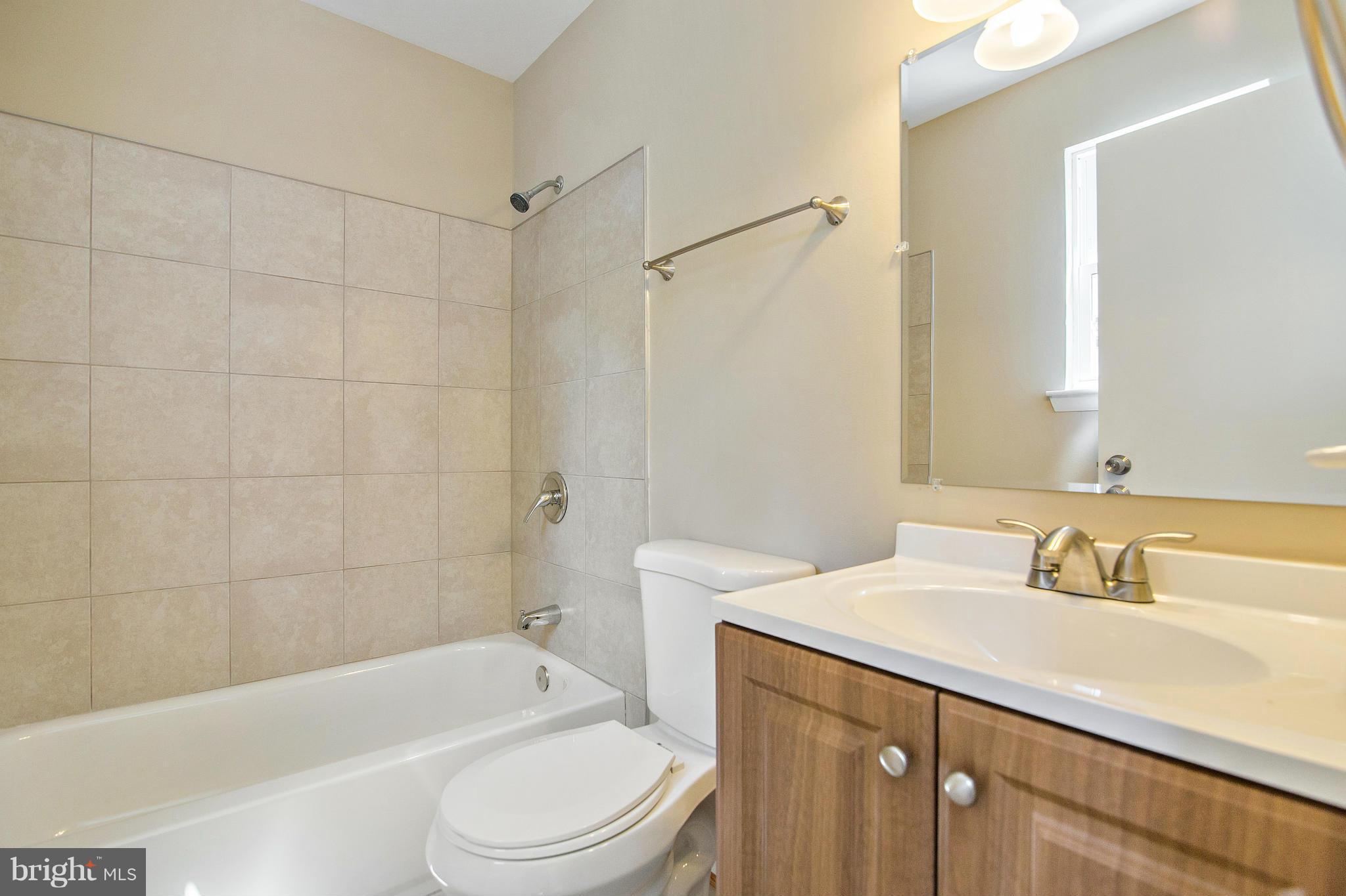 8013 Pine Ridge Road Pasadena, MD 21122 - Photo 18 of 30 Bath (Master)