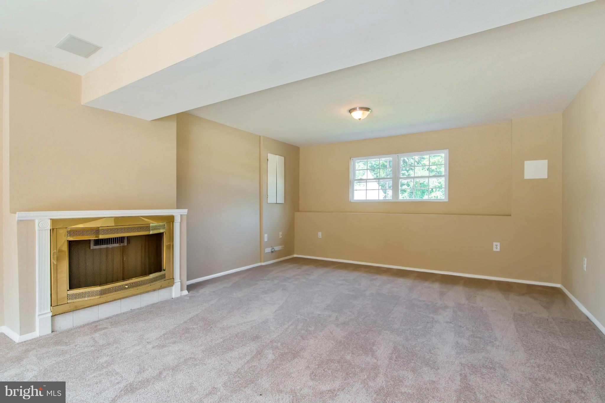8013 Pine Ridge Road Pasadena, MD 21122 - Photo 23 of 30 Family Room
