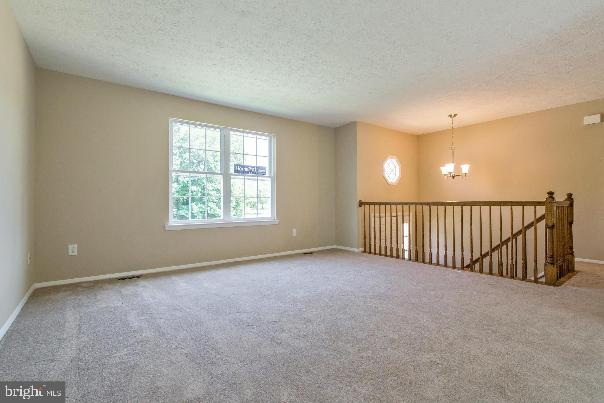 Brand new carpet throughout!