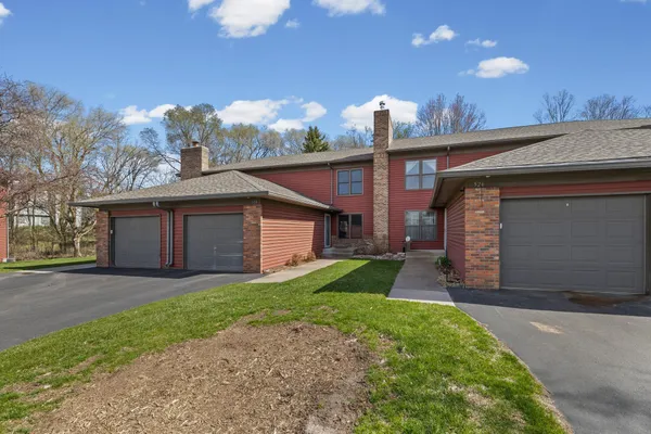 $250,000 | 528 Hunter Hill Road, Hudson, WI 54016