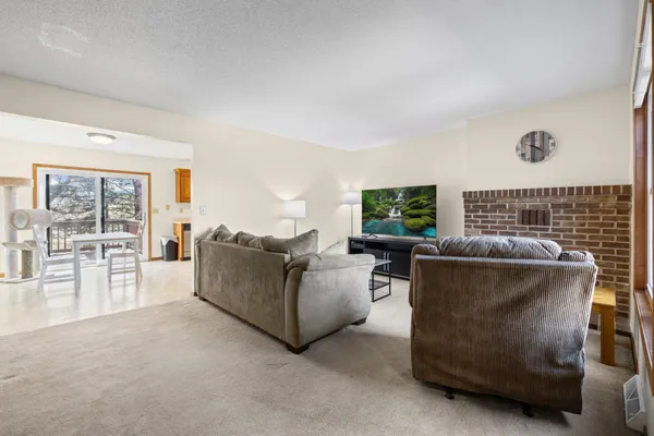 $250,000 | 528 Hunter Hill Road, Hudson, WI 54016