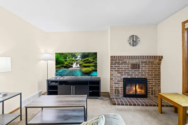 $250,000 | 528 Hunter Hill Road, Hudson, WI 54016