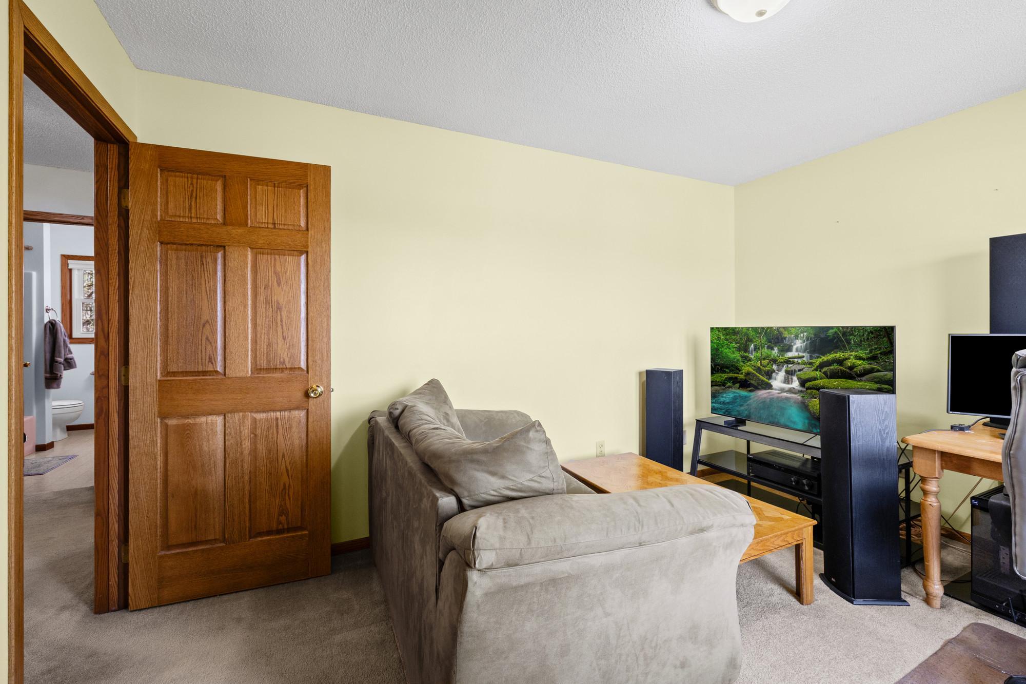 528 Hunter Hill Road Hudson, WI 54016 - Photo 20 of 36