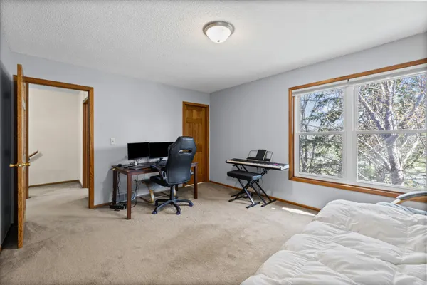 $250,000 | 528 Hunter Hill Road, Hudson, WI 54016
