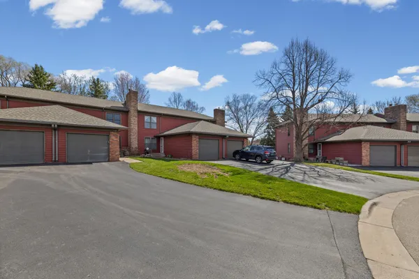 $250,000 | 528 Hunter Hill Road, Hudson, WI 54016