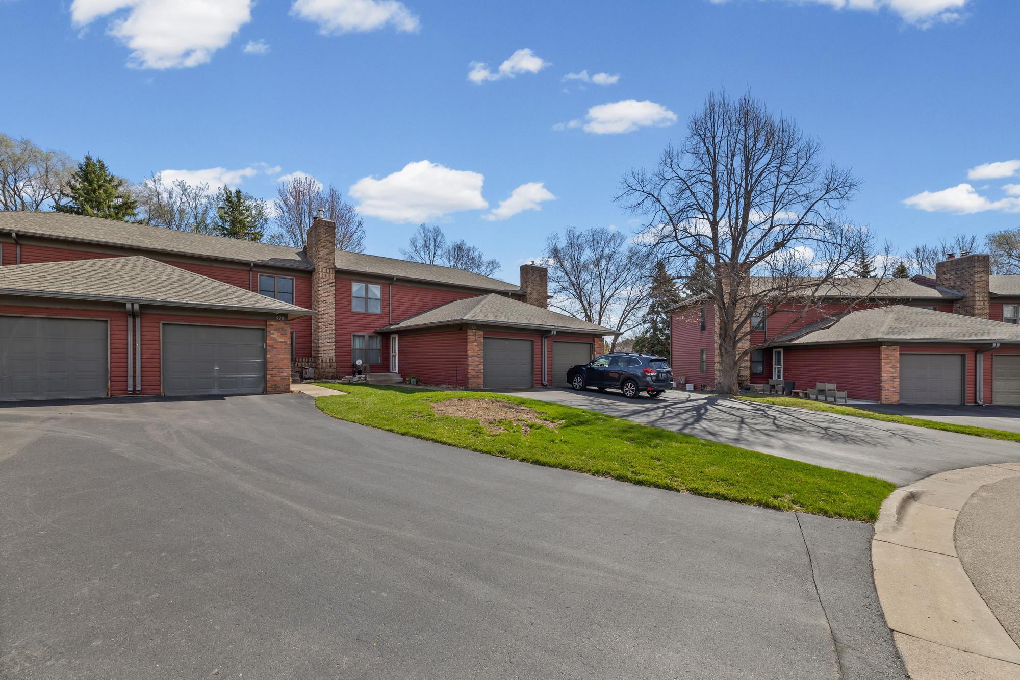 528 Hunter Hill Road Hudson, WI 54016 - Photo 4 of 36