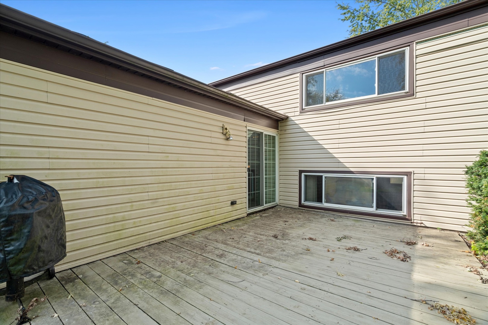 446 Rockhurst Road Bolingbrook, IL 60440 - Photo 26 of 32 a view of a blue house with a window