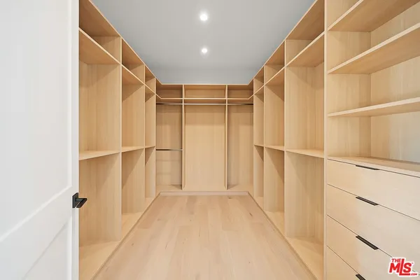 a view of entryway with white walls