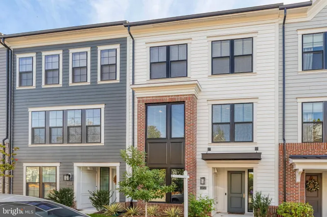$855,000 | 13717 Course View Way, Woodbridge, VA 22191