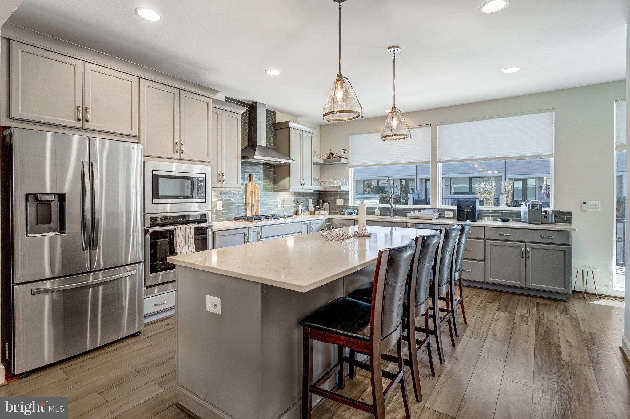 13717 Course View Way Woodbridge, VA 22191 - Photo 11 of 47 Gourmet Kitchen Center Aisle