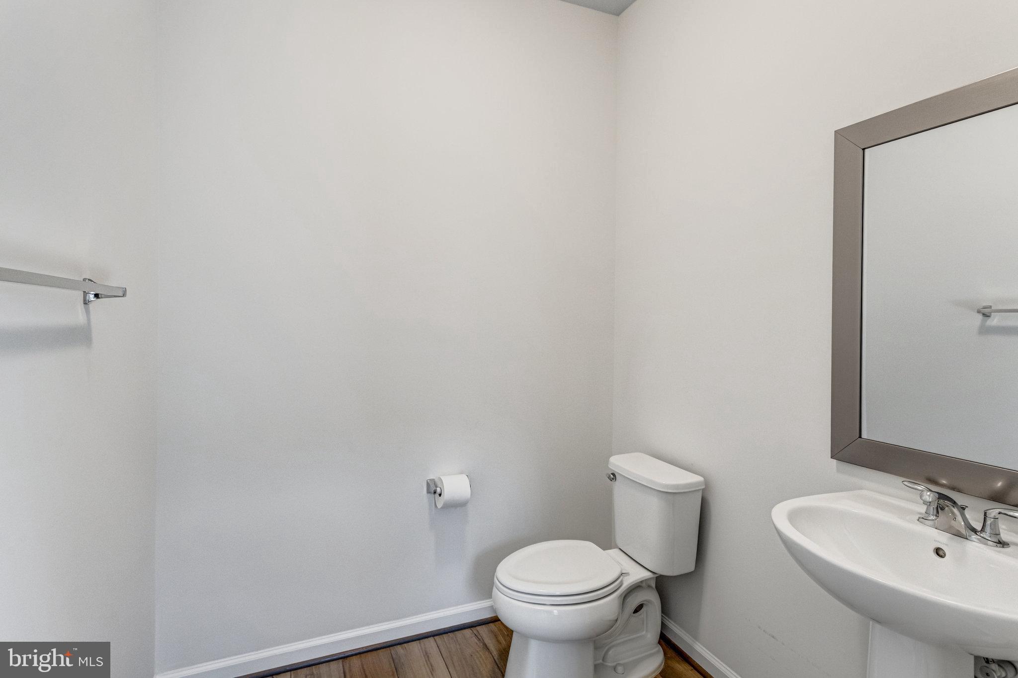 13717 Course View Way Woodbridge, VA 22191 - Photo 18 of 47 Half Bath Second Level