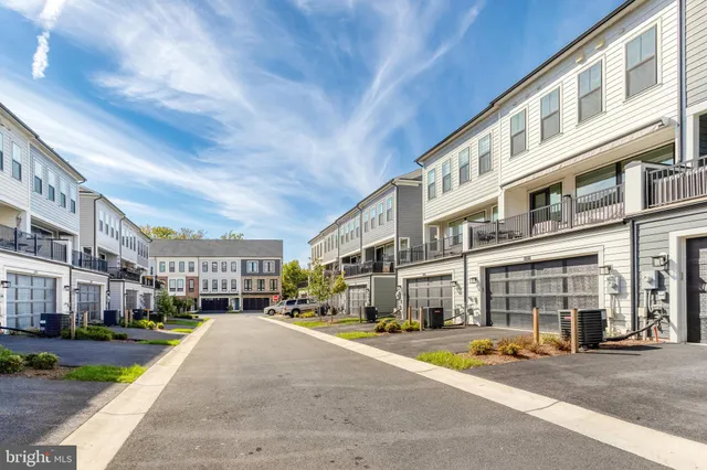 $855,000 | 13717 Course View Way, Woodbridge, VA 22191