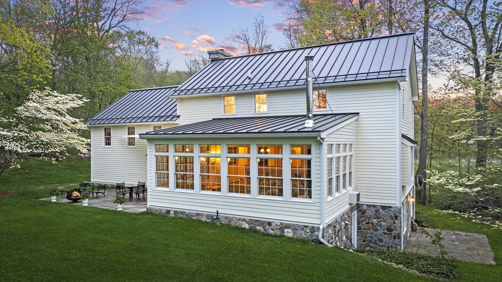 265 B Washington Street Boxford, MA 01921 - Photo 5 of 42 a front view of a house with a garden