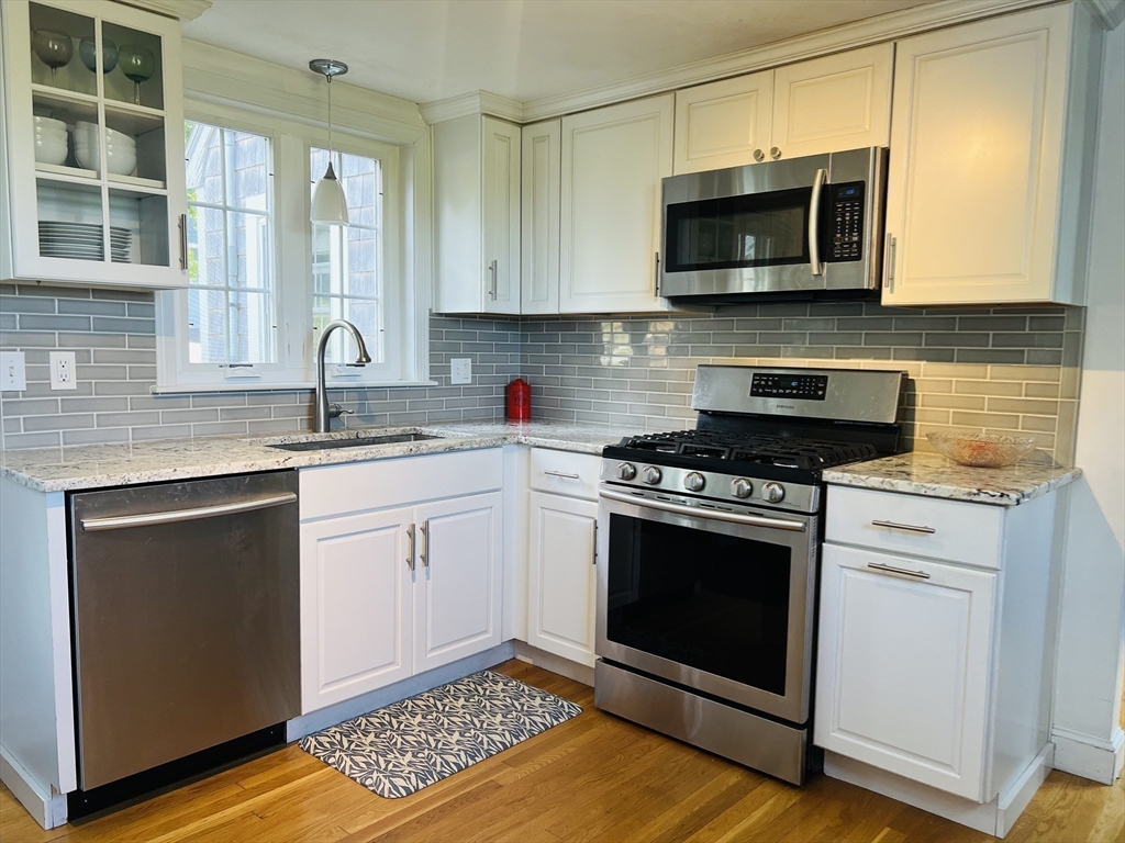 39 Harborview Drive Hingham, MA 02043 - Photo 3 of 30