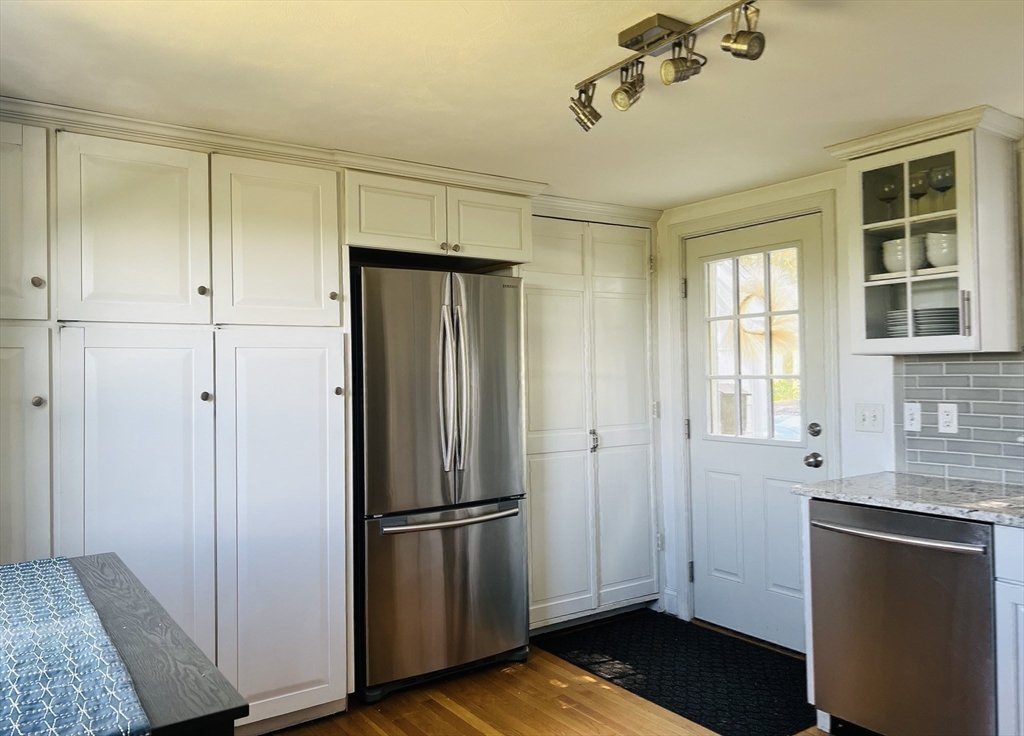 39 Harborview Drive Hingham, MA 02043 - Photo 4 of 30