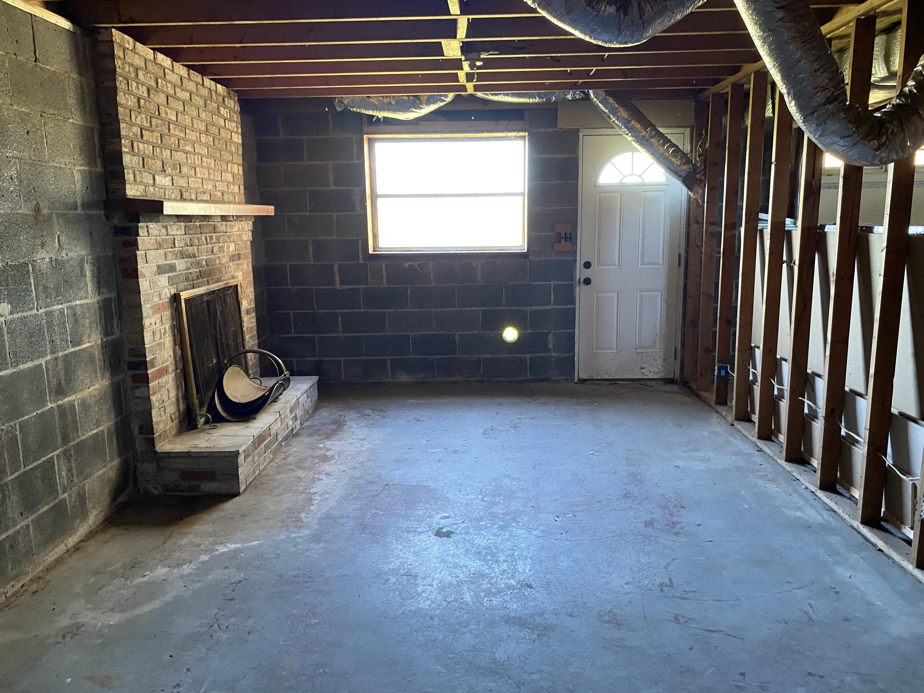 24026 Highpoint Road Bristol, VA 24202 - Photo 12 of 13 Den