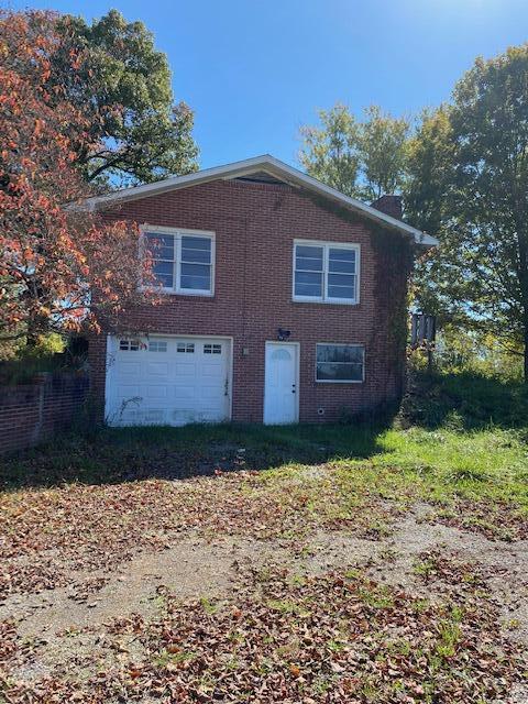 24026 Highpoint Road Bristol, VA 24202 - Photo 4 of 13 Garage