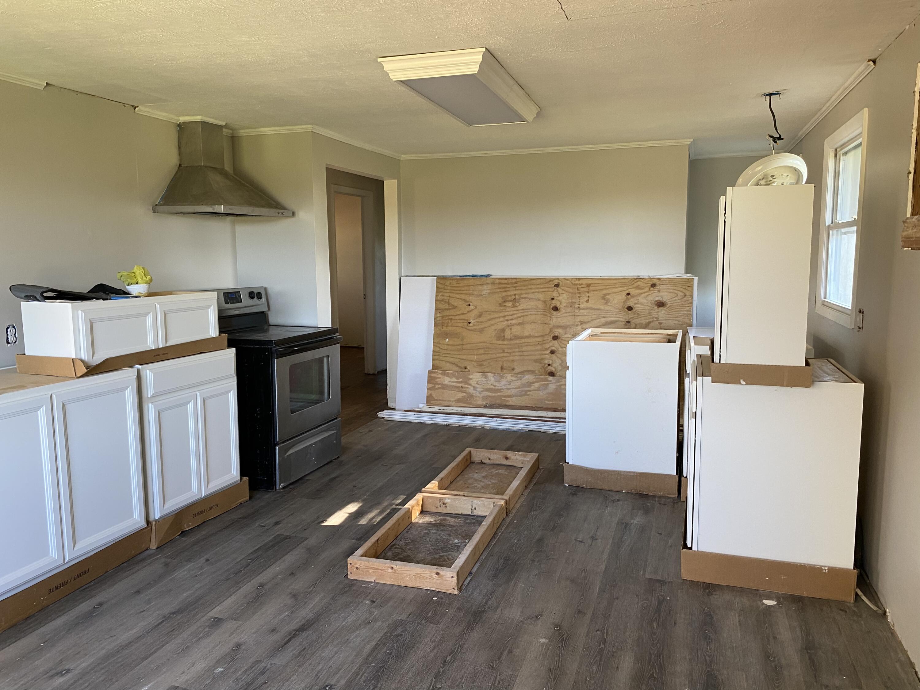 24026 Highpoint Road Bristol, VA 24202 - Photo 10 of 13 Kitchen