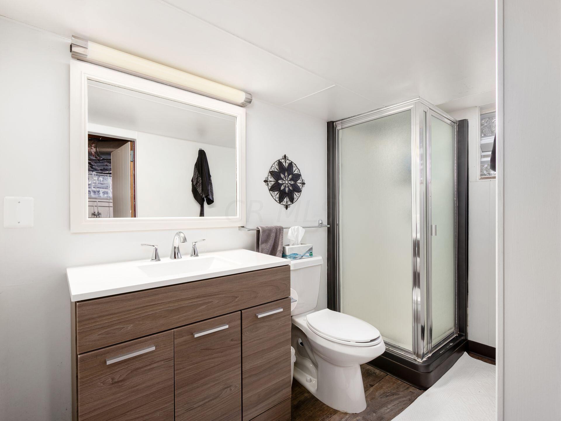 196 East Beaumont Road Columbus, OH 43214 - Photo 23 of 49 Bathroom 2