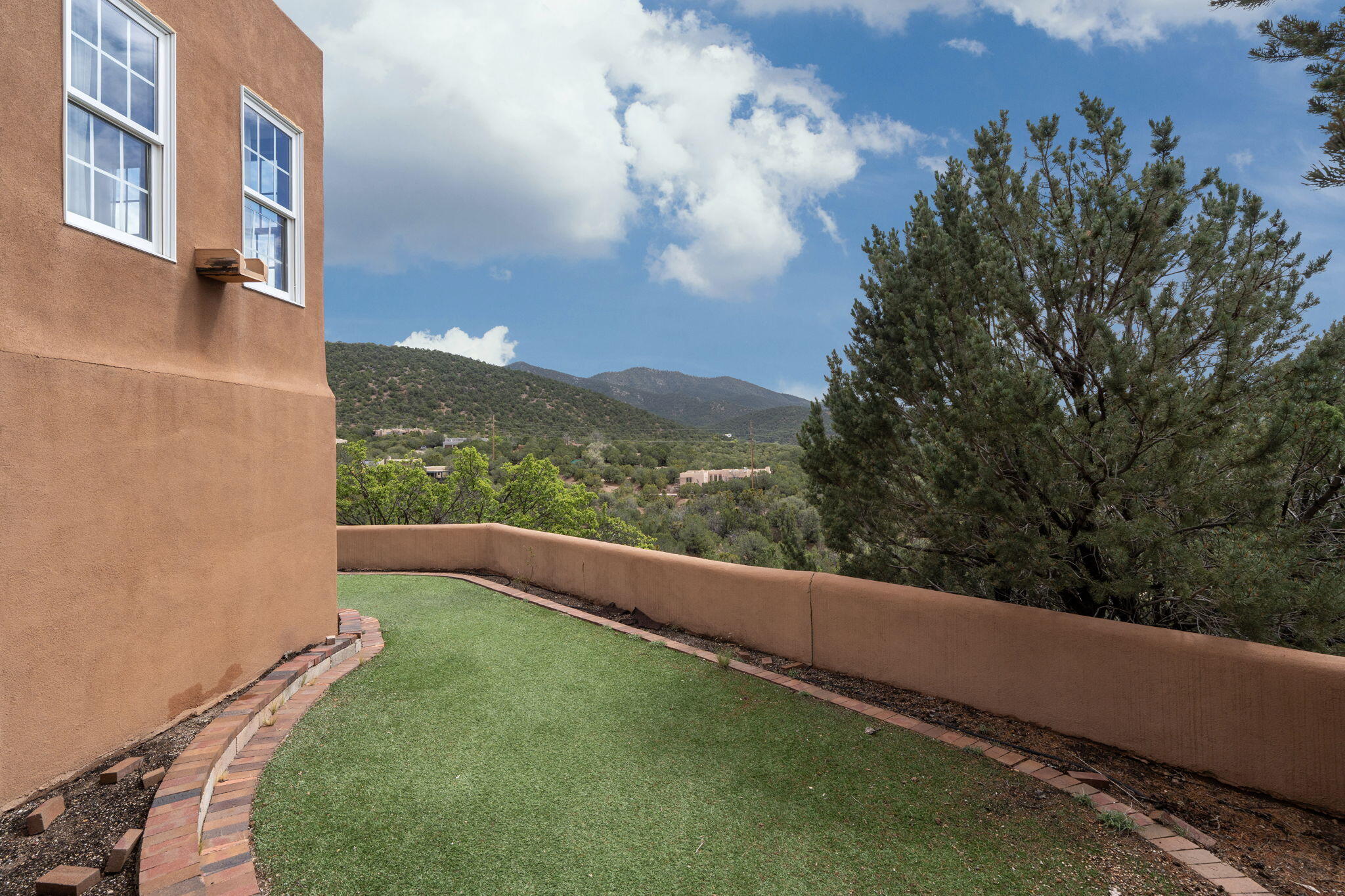 689 Gonzales Road Santa Fe, NM 87501 - Photo 8 of 46 Gallery Image 8