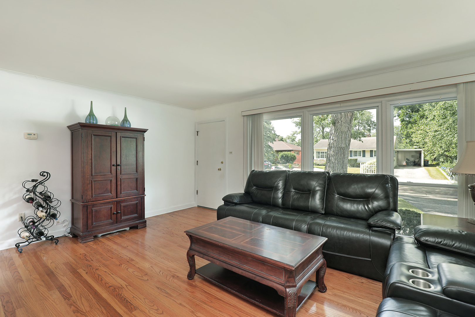 1001 Longaker Road Northbrook, IL 60062 - Photo 2 of 17 a living room with furniture and wooden floor