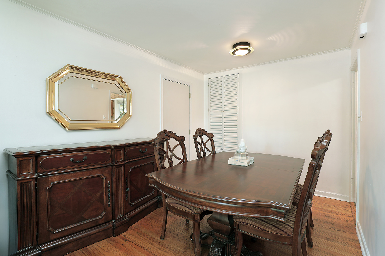 1001 Longaker Road Northbrook, IL 60062 - Photo 4 of 17 a view of a dining room with furniture