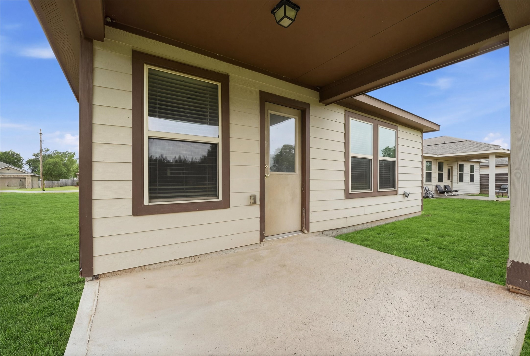 1634 Road 5102 Cleveland, TX 77327 - Photo 21 of 21 a front view of a house with a yard