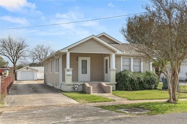 $1,300 | 537 Westwood Drive, Marrero, LA 70072
