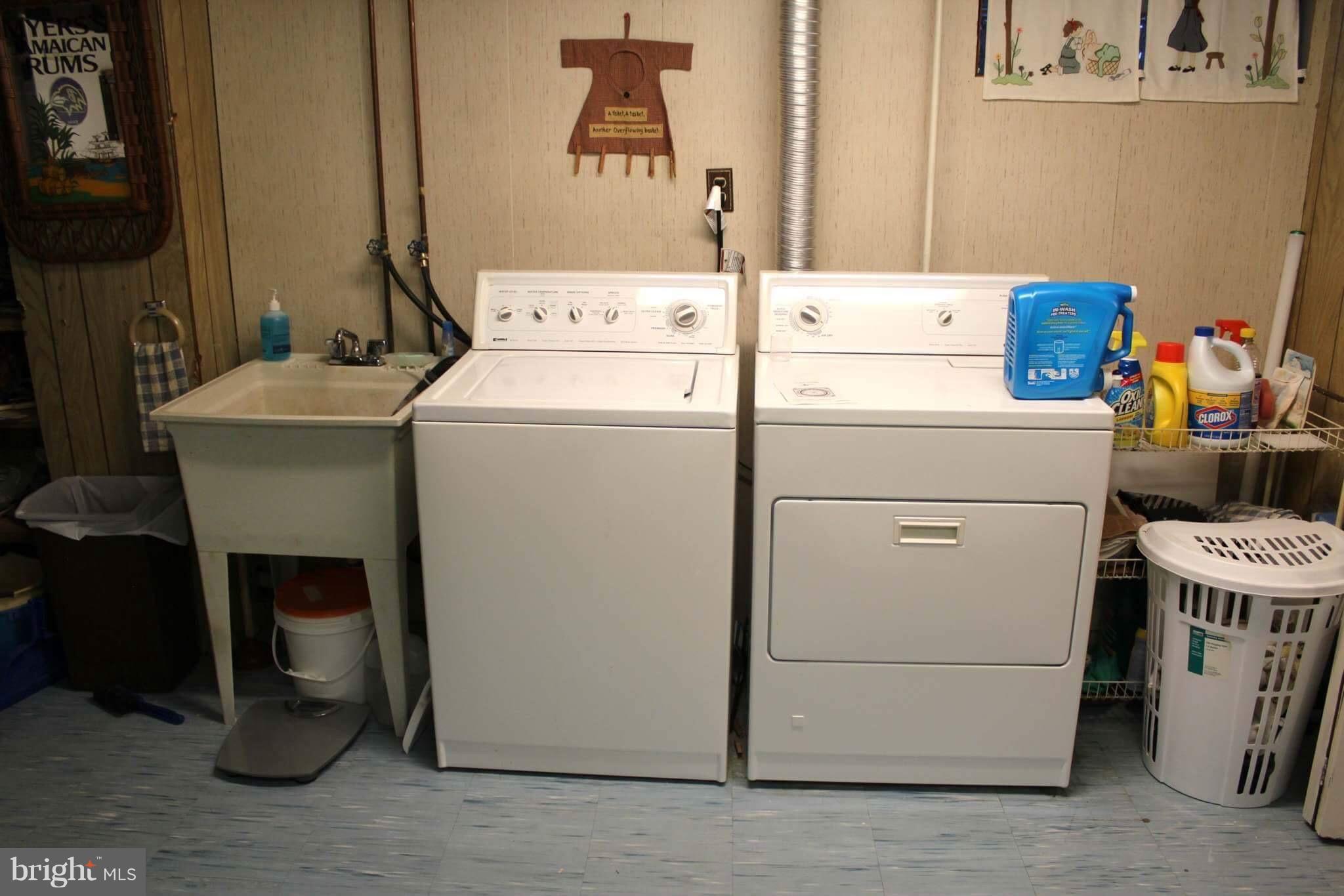 1507 National Road Baltimore, MD 21237 - Photo 22 of 30 a utility room with dryer and washer