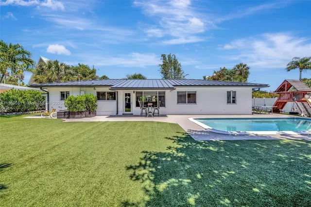 a view of house with a garden