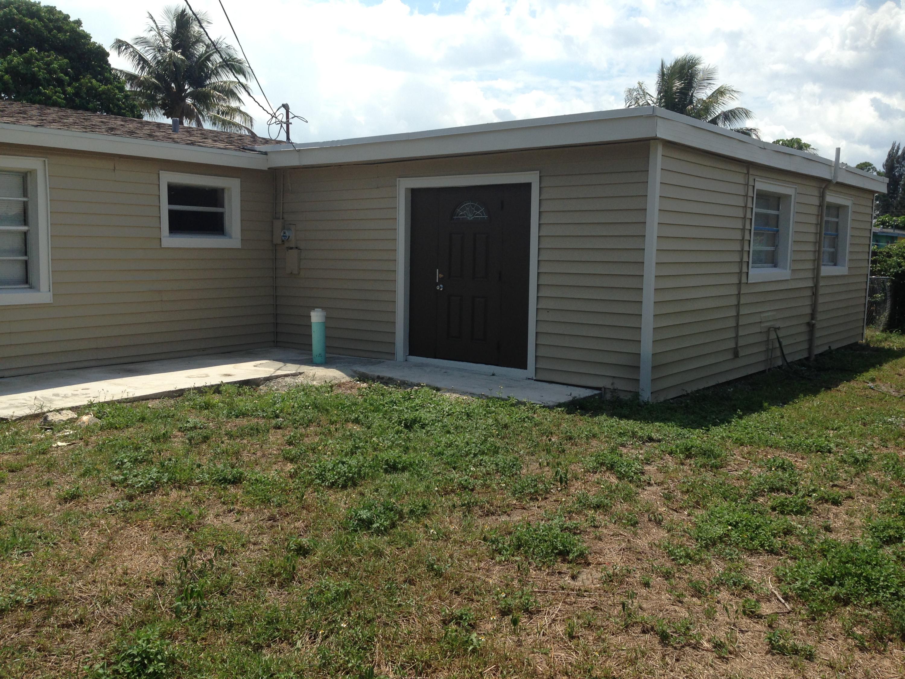 4915 Navarre Road Lake Worth, FL 33463 - Photo 3 of 13 IMG_2827