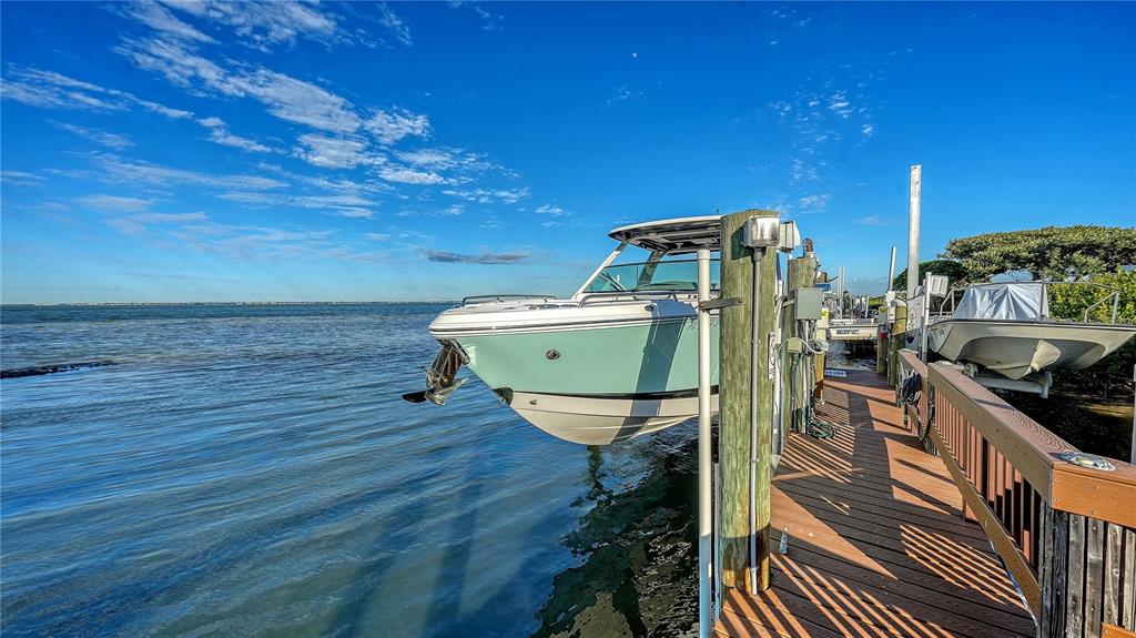 3530 Mistletoe Lane Longboat Key, FL 34228 - Photo 13 of 45