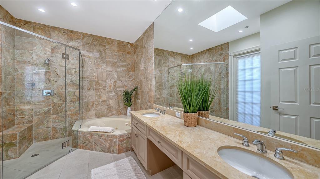 3530 Mistletoe Lane Longboat Key, FL 34228 - Photo 24 of 45