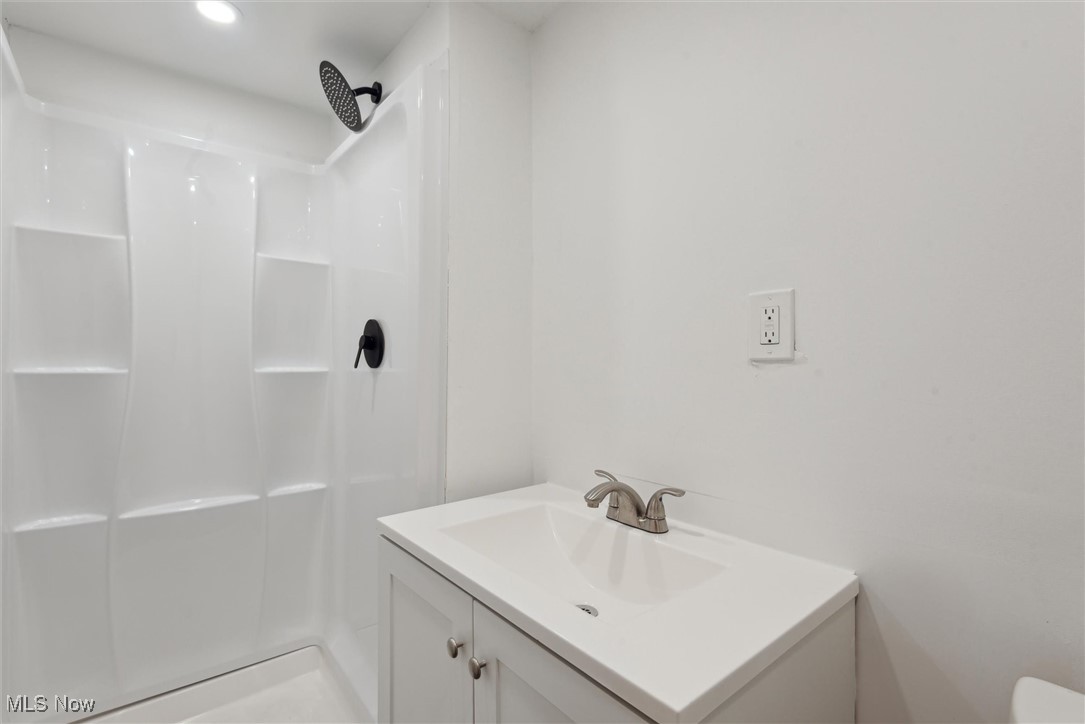 4085 Bayard Road Cleveland, OH 44121 - Photo 32 of 38
