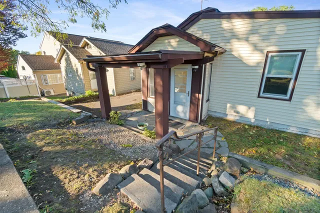 a view of a front of house with a yard