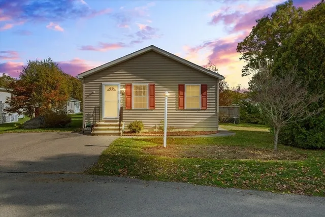 a house view with a outdoor space